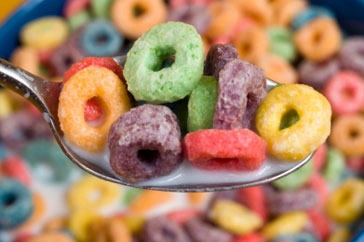 Froot loops - med bolj popularnimi ameriškimi kosmiči za zajtrk. POLni vitaminov, a meni v teh barvah vs